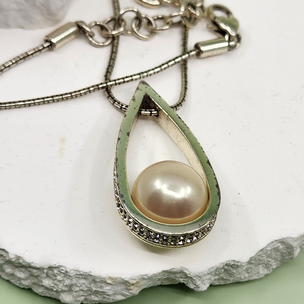 Brighton Faux Pearl Rhinestone Teardrop Pendant Necklace Box Chain Silver Tone